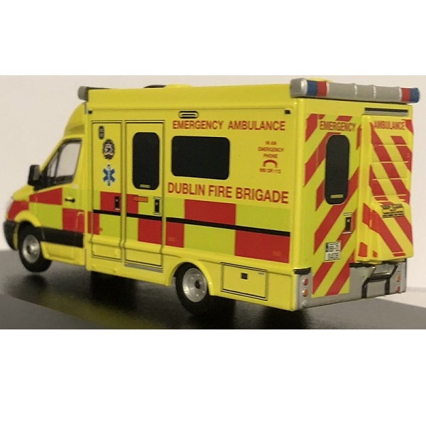 Oxford Dublin fire brigade ambulance 1/76 scale with working emergency lights 